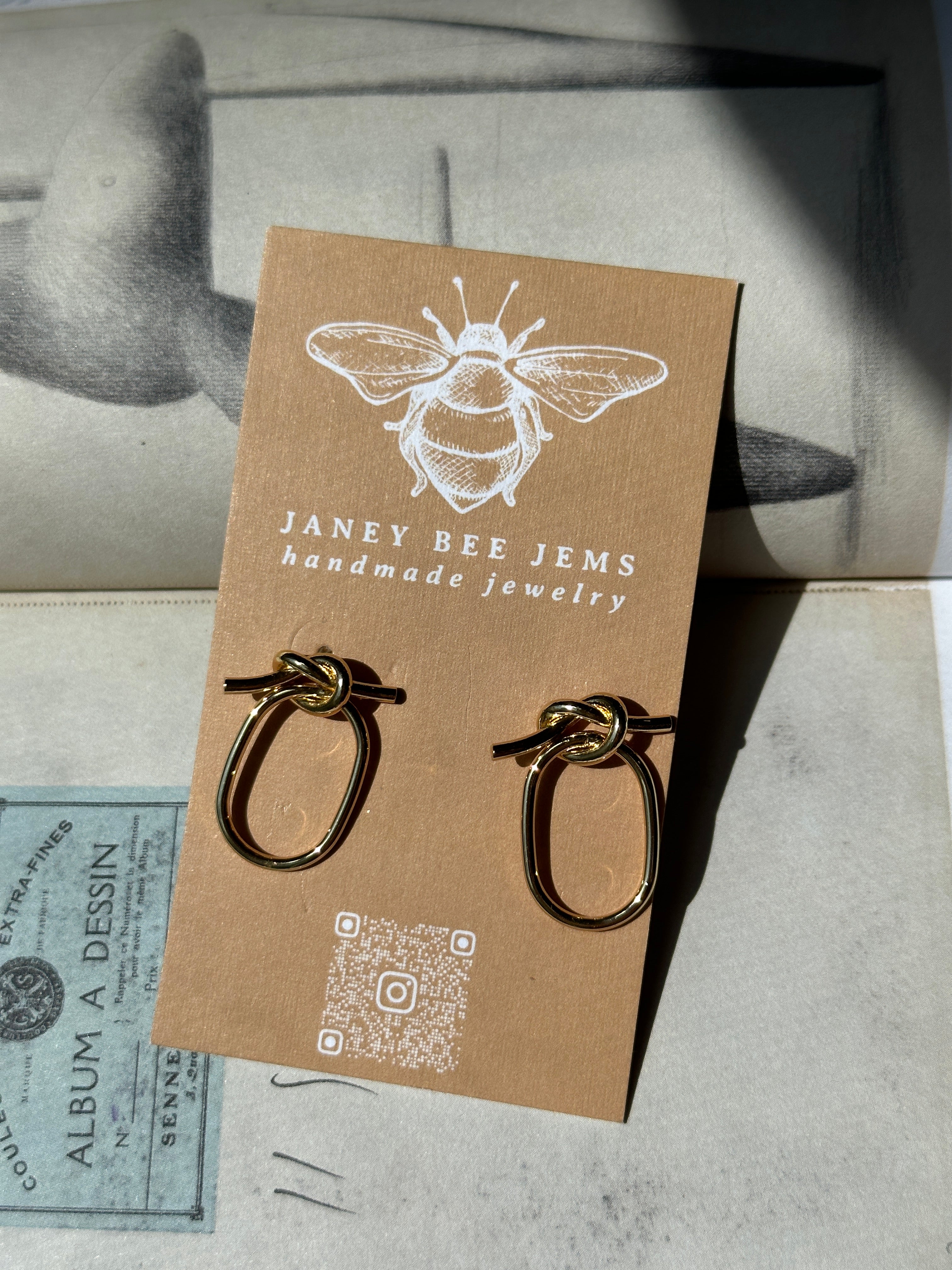 KNOT DANGLES