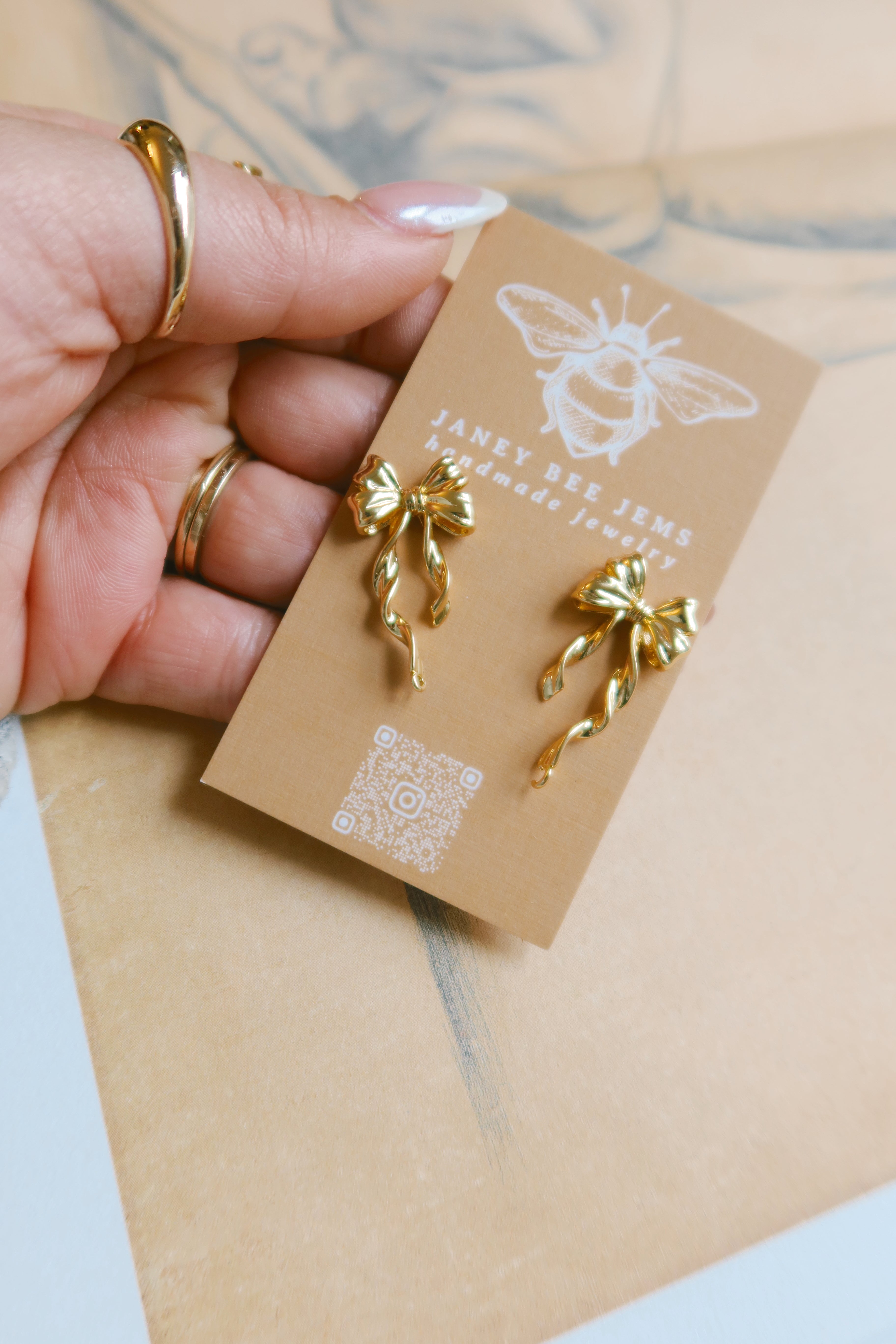 LARGE BOW STUDS