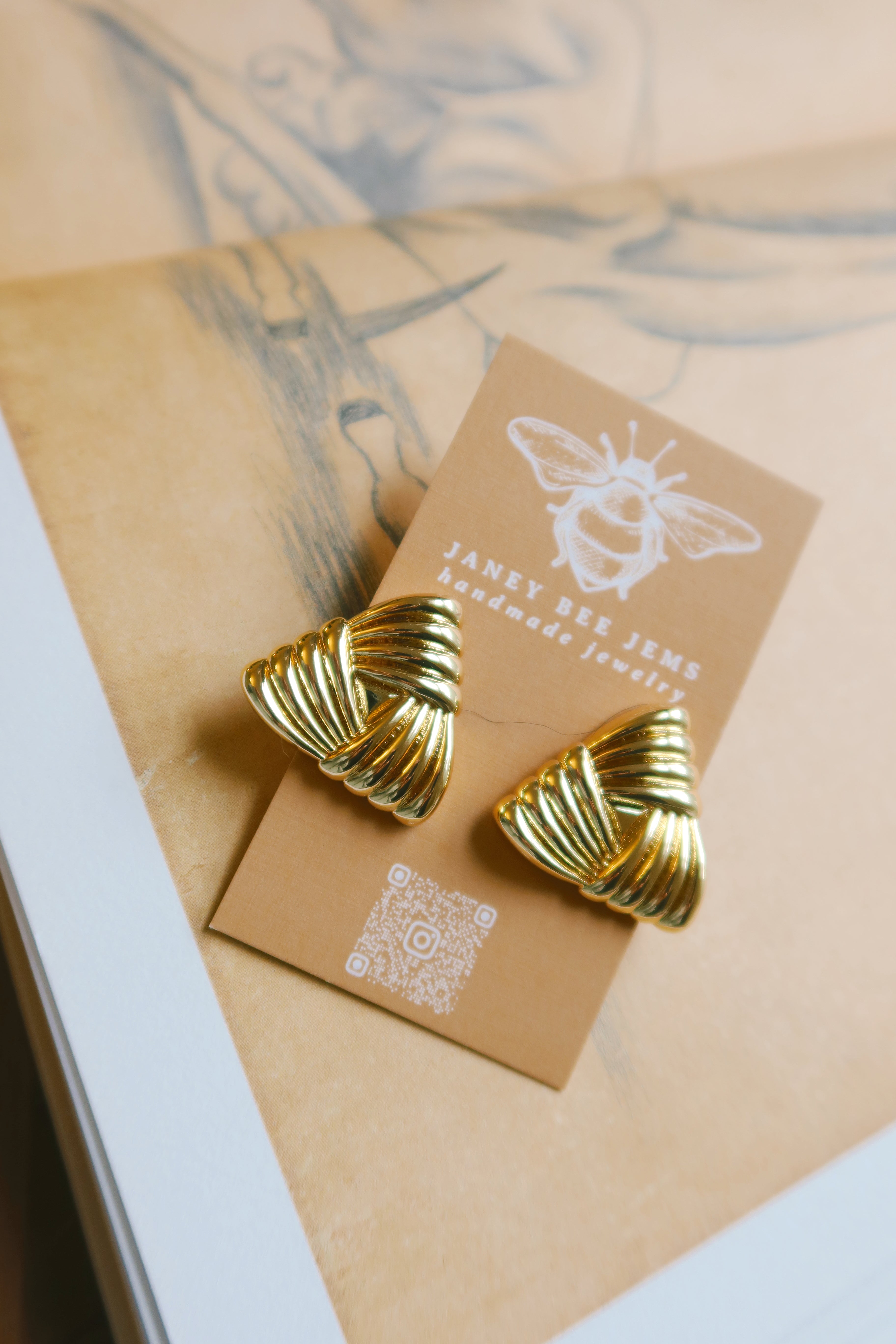 LARGE TRIANGLE VINTAGE STUDS