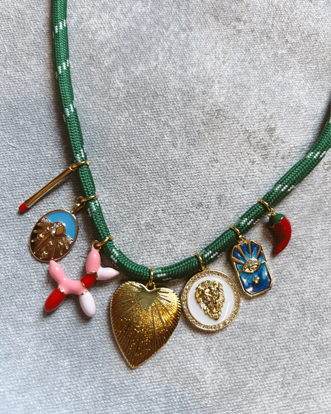 GREEN HEART CORD NECKLACE