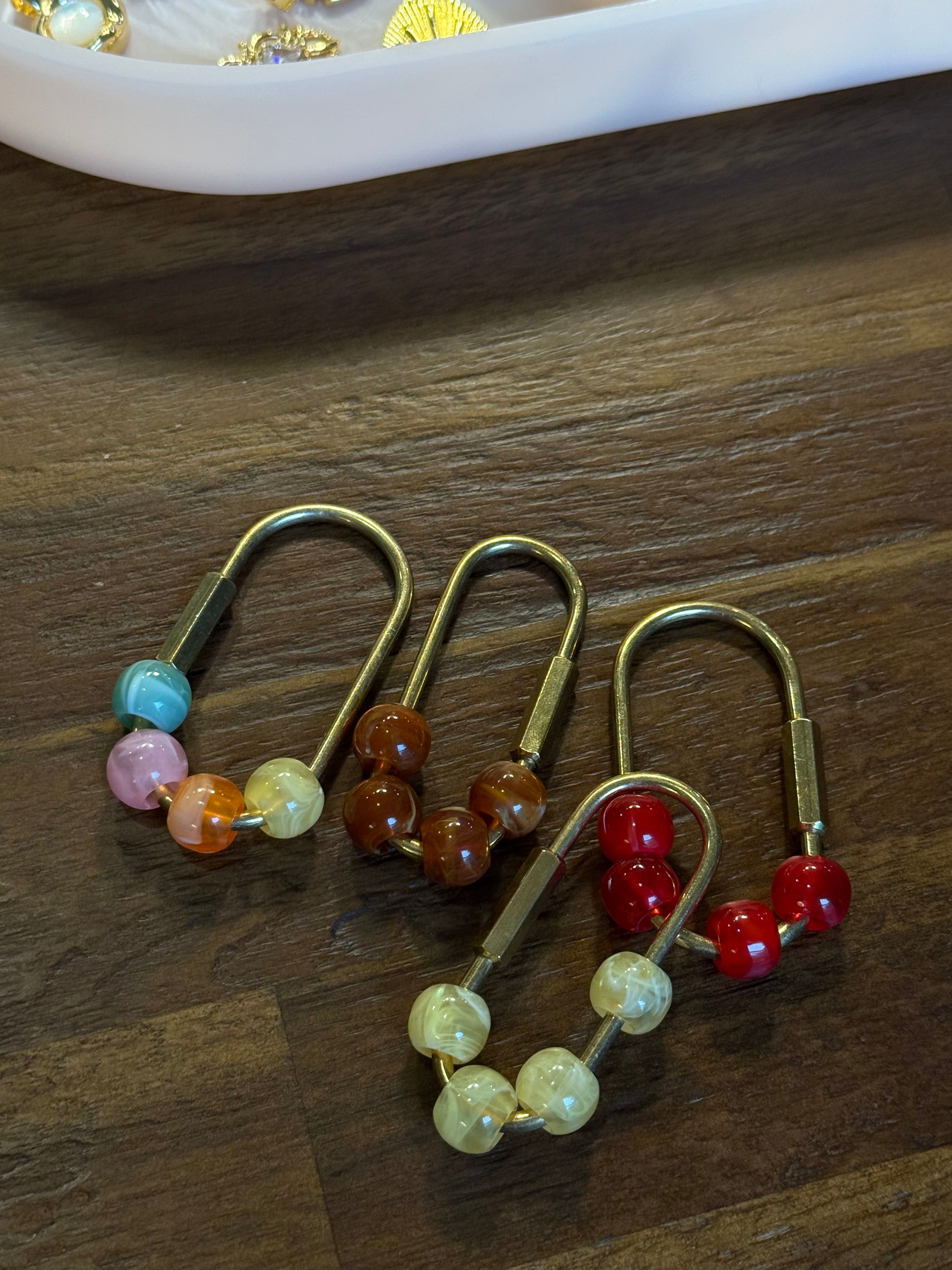 COLORFUL BAG CHARM W CHAIN