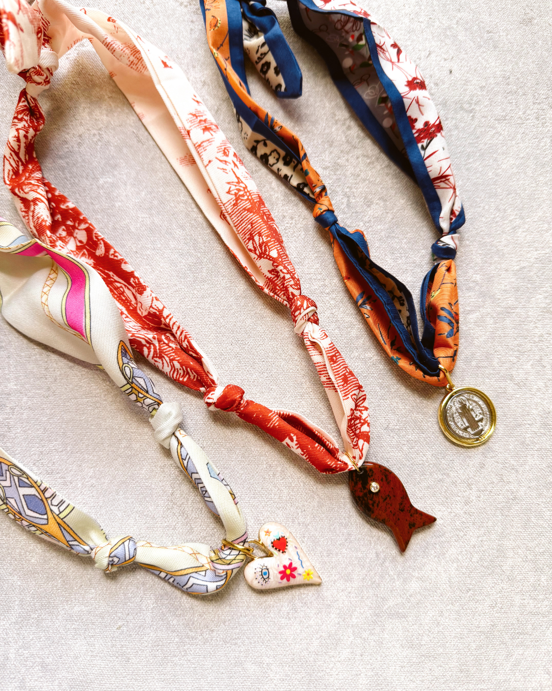 SMALL MIXED CHARM SCARF NECKLACE