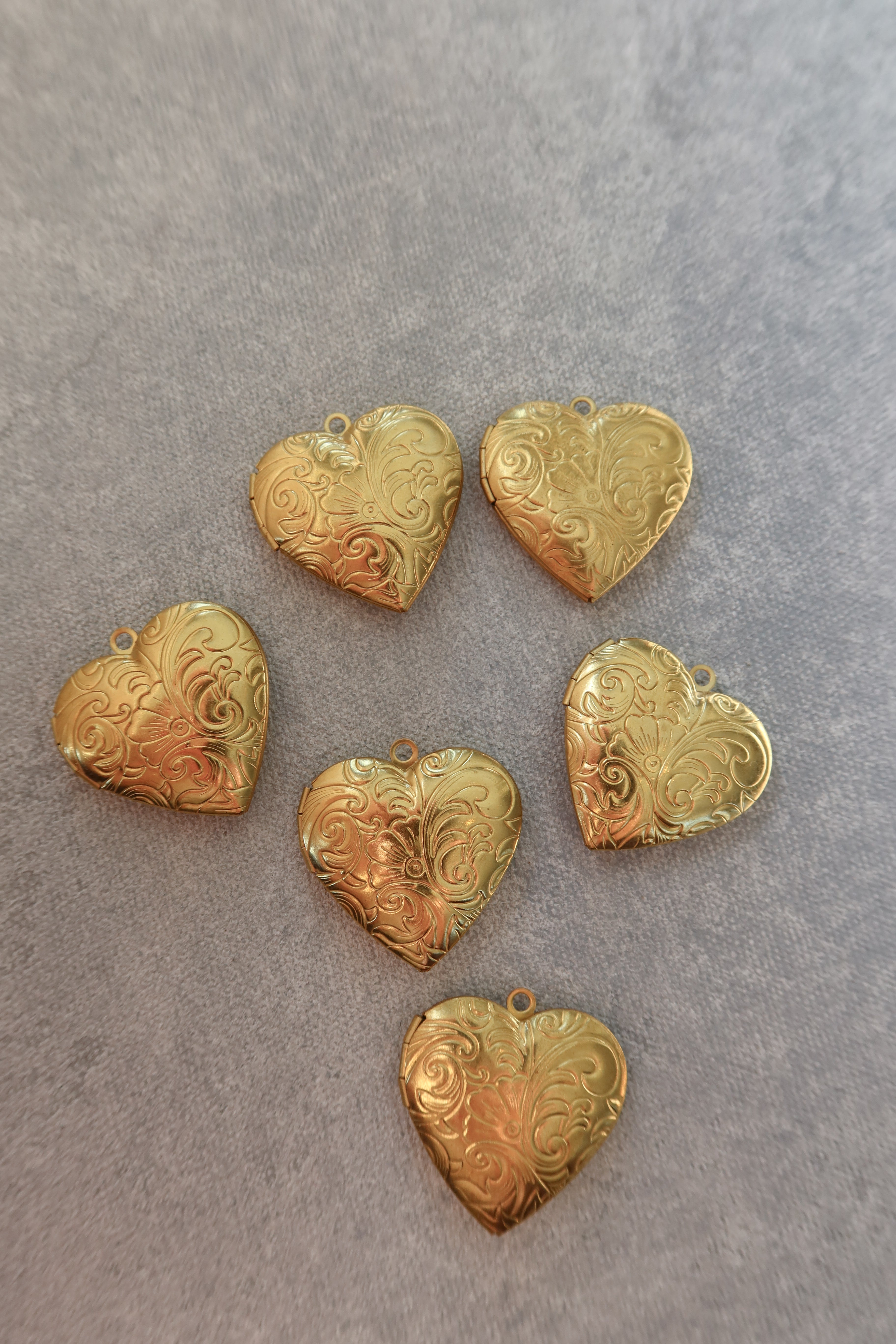 LARGE VINTAGE HEART LOCKETS (XL)