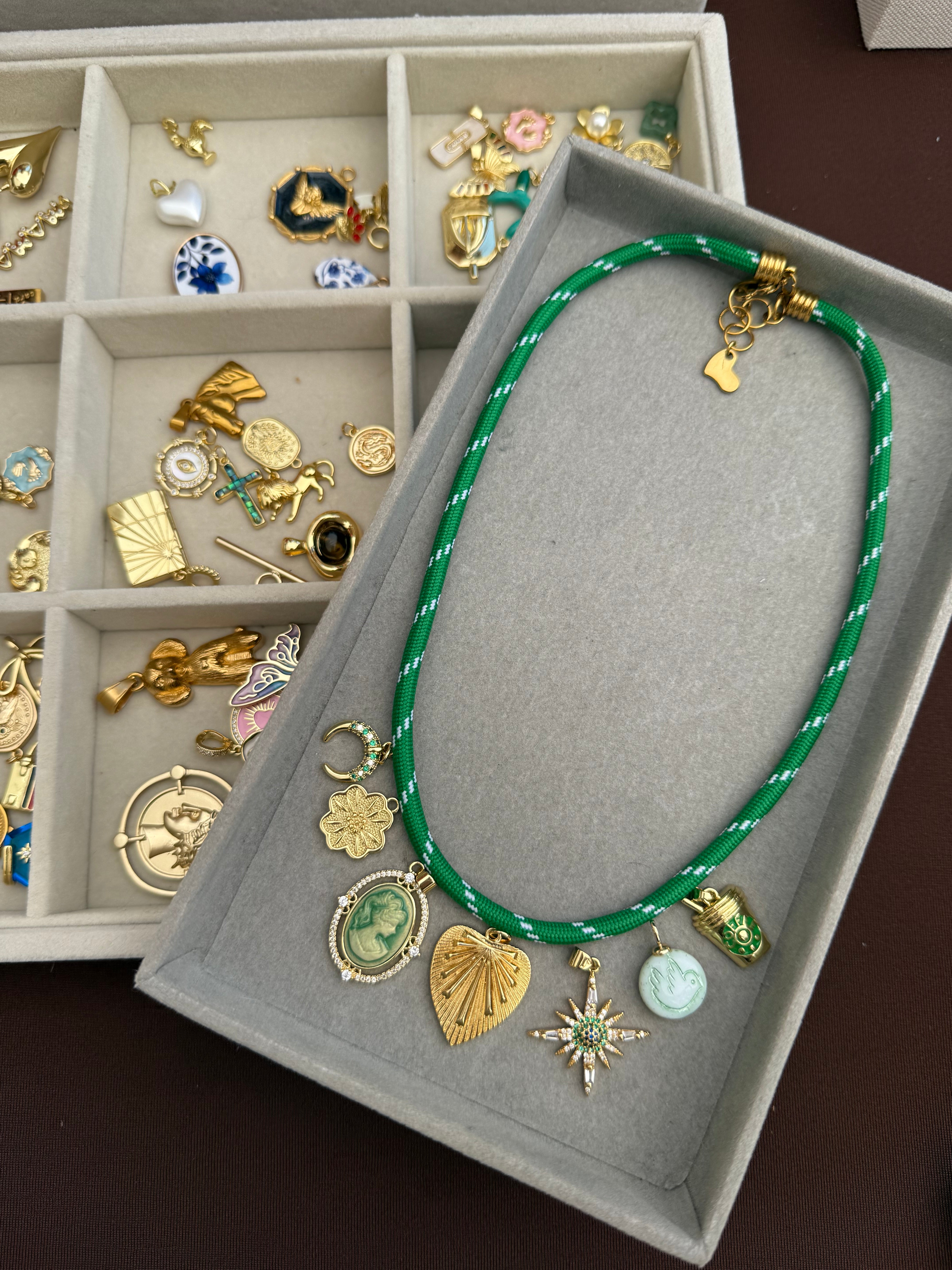 GREEN HEART CORD NECKLACE