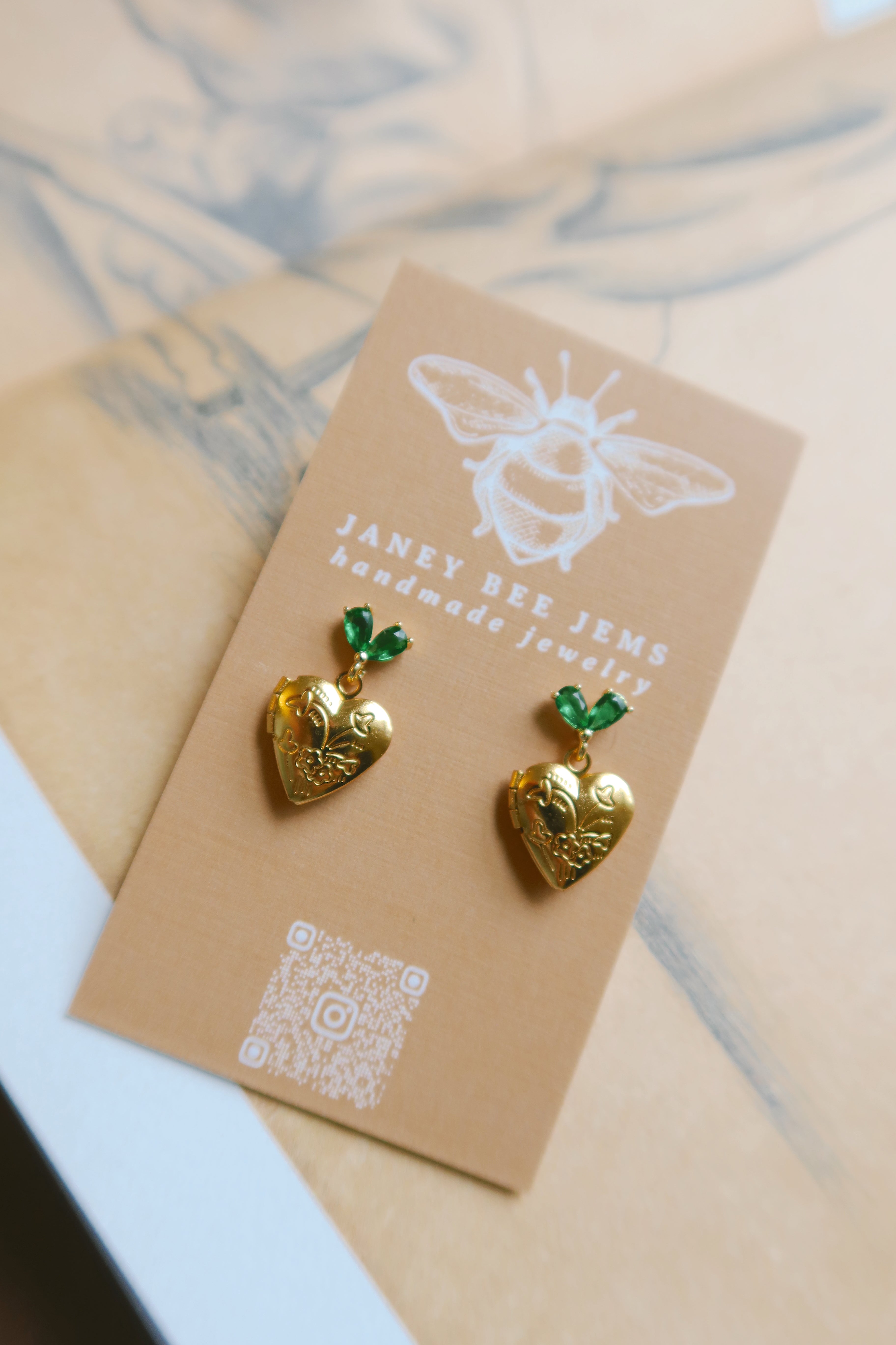 MINI HEART STUDS