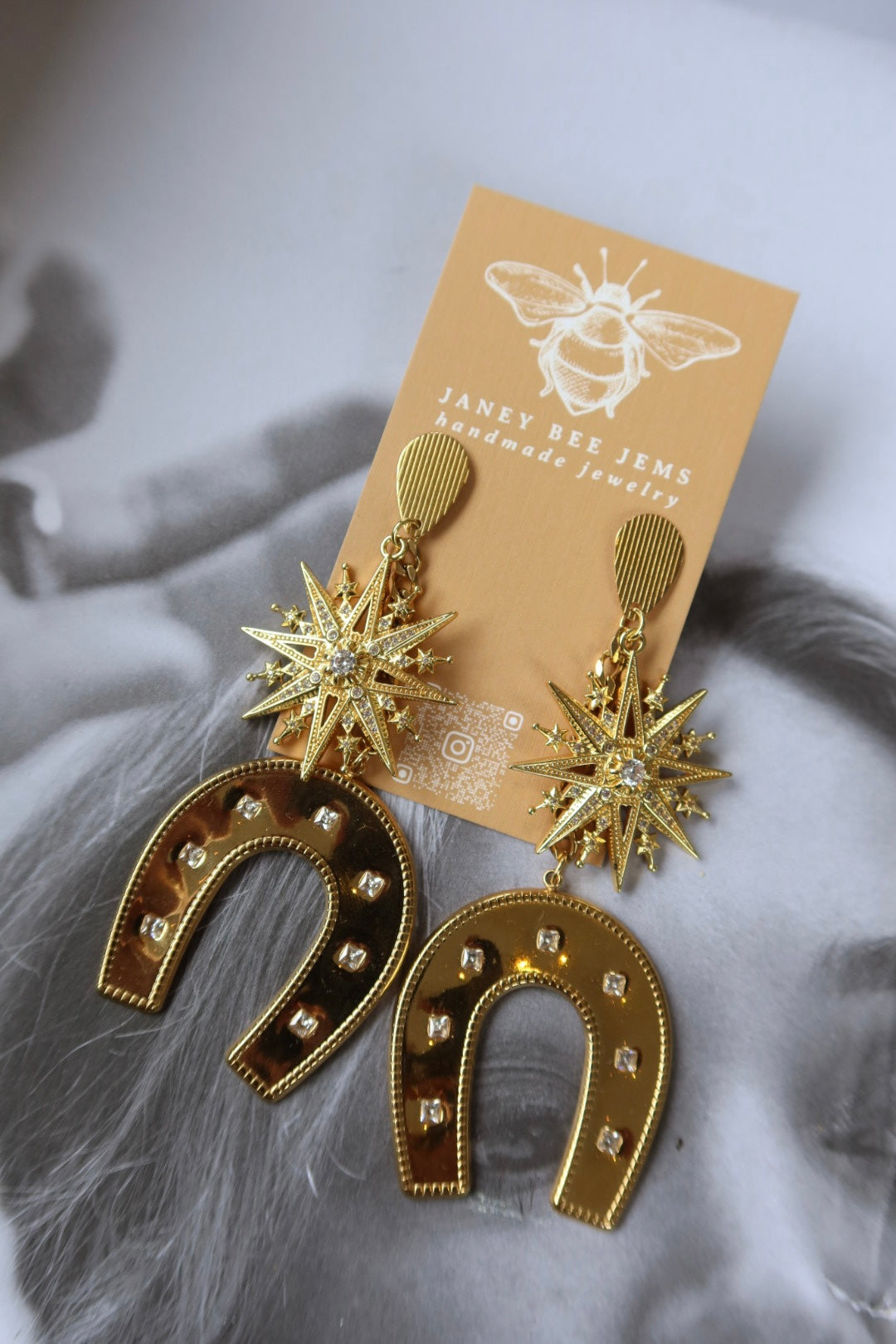HORSESHOE STARBURSTS