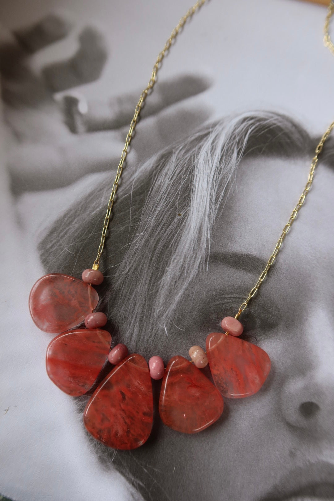STRAWBERRY FIELDS BEADED CHAIN