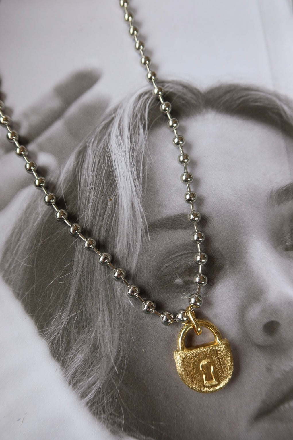 LOCK ON BALL CHAIN