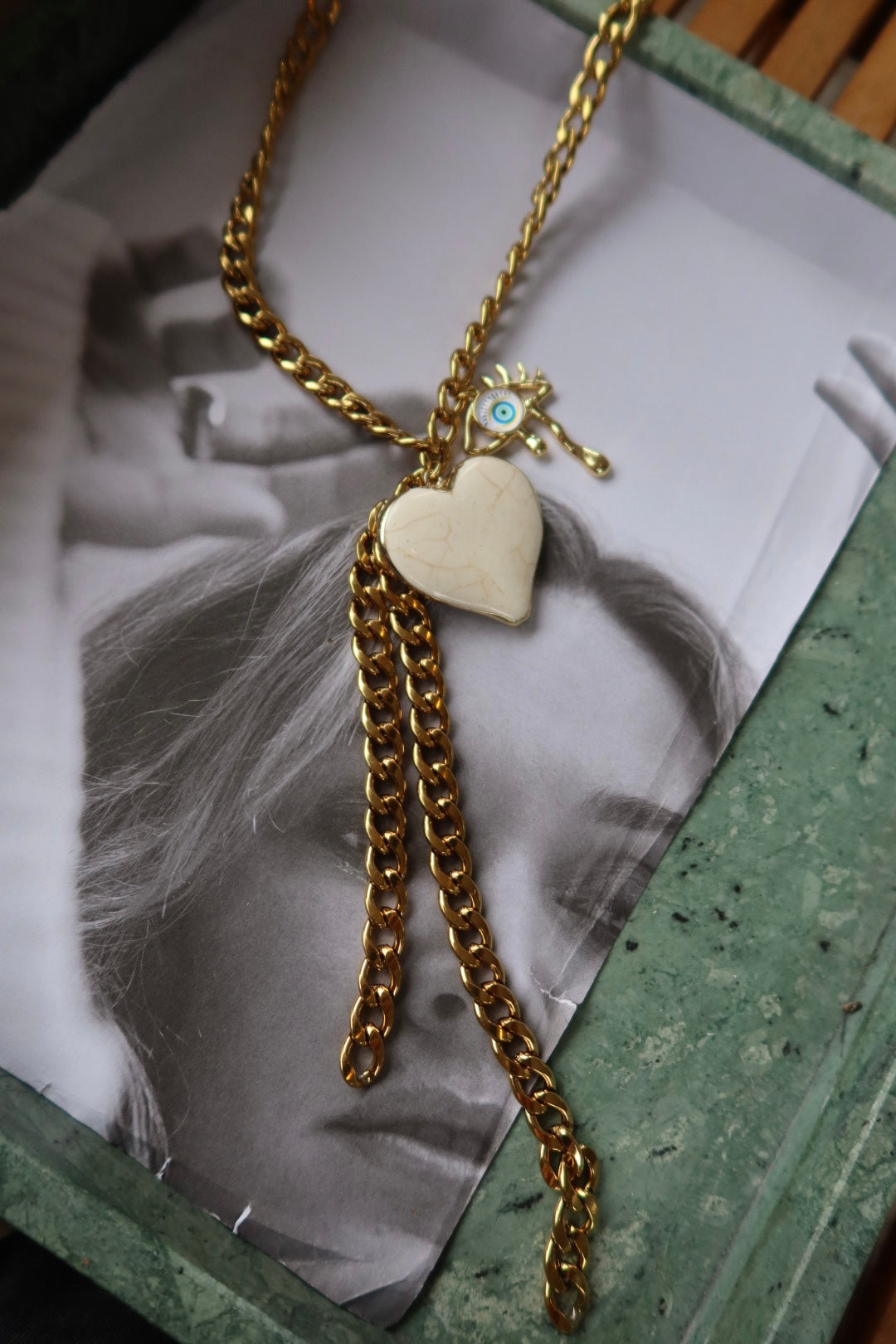 HEART AND EYE STATEMENT LARIAT