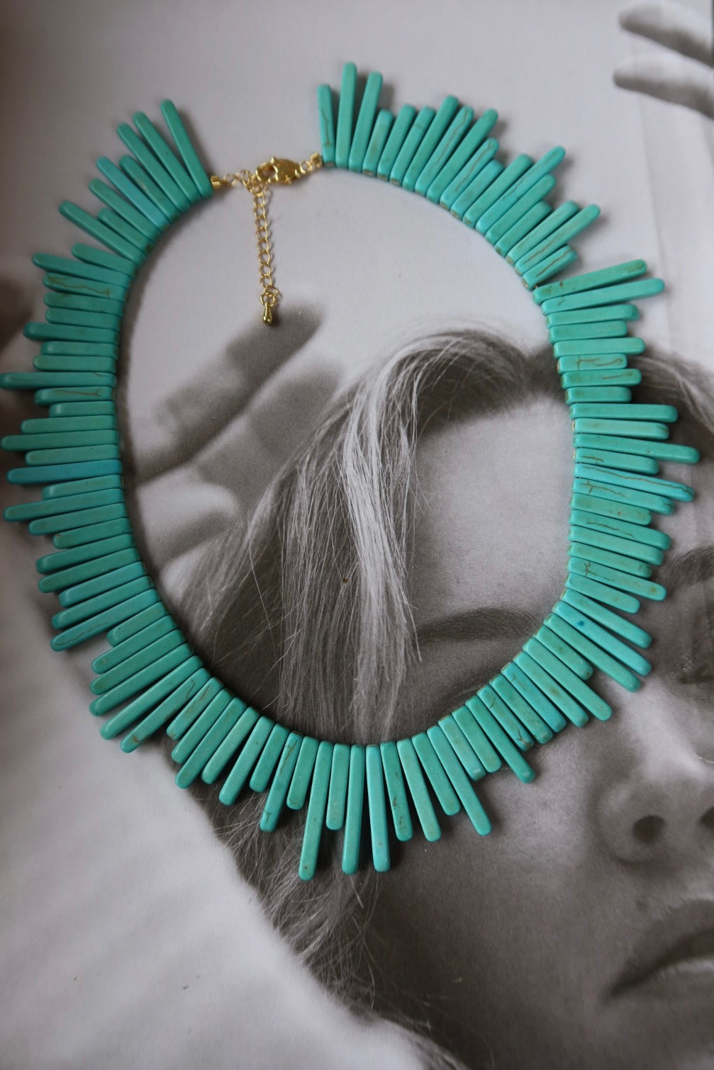TURQUOISE PIN BEADS