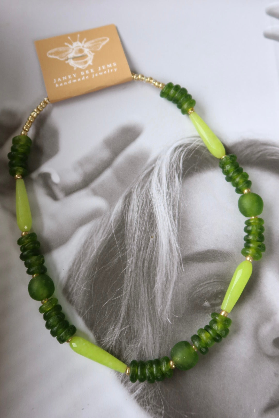 GREEN GLASS BEADS LAYERING NECKLACE