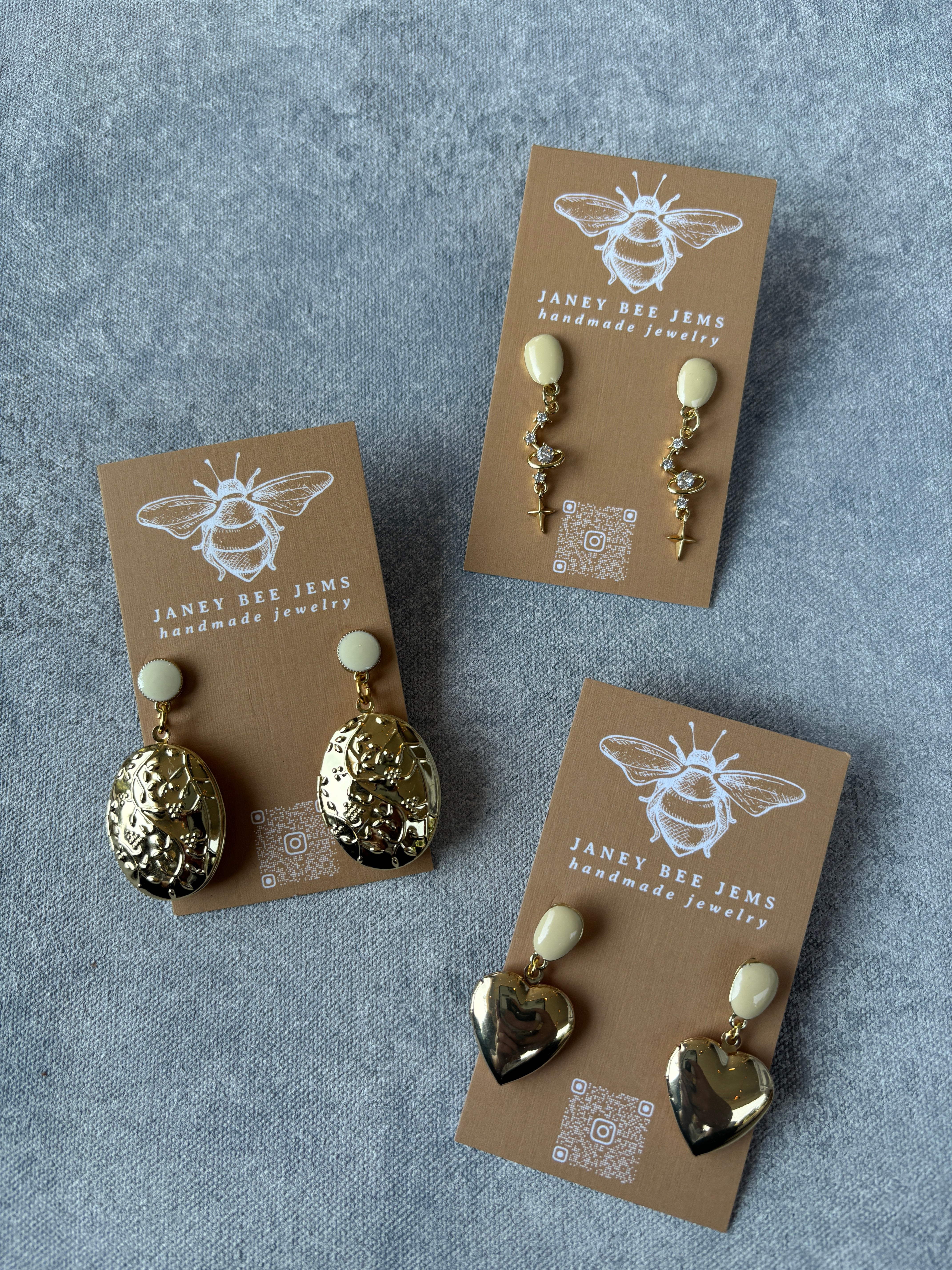 CREAM ENAMEL EARRINGS