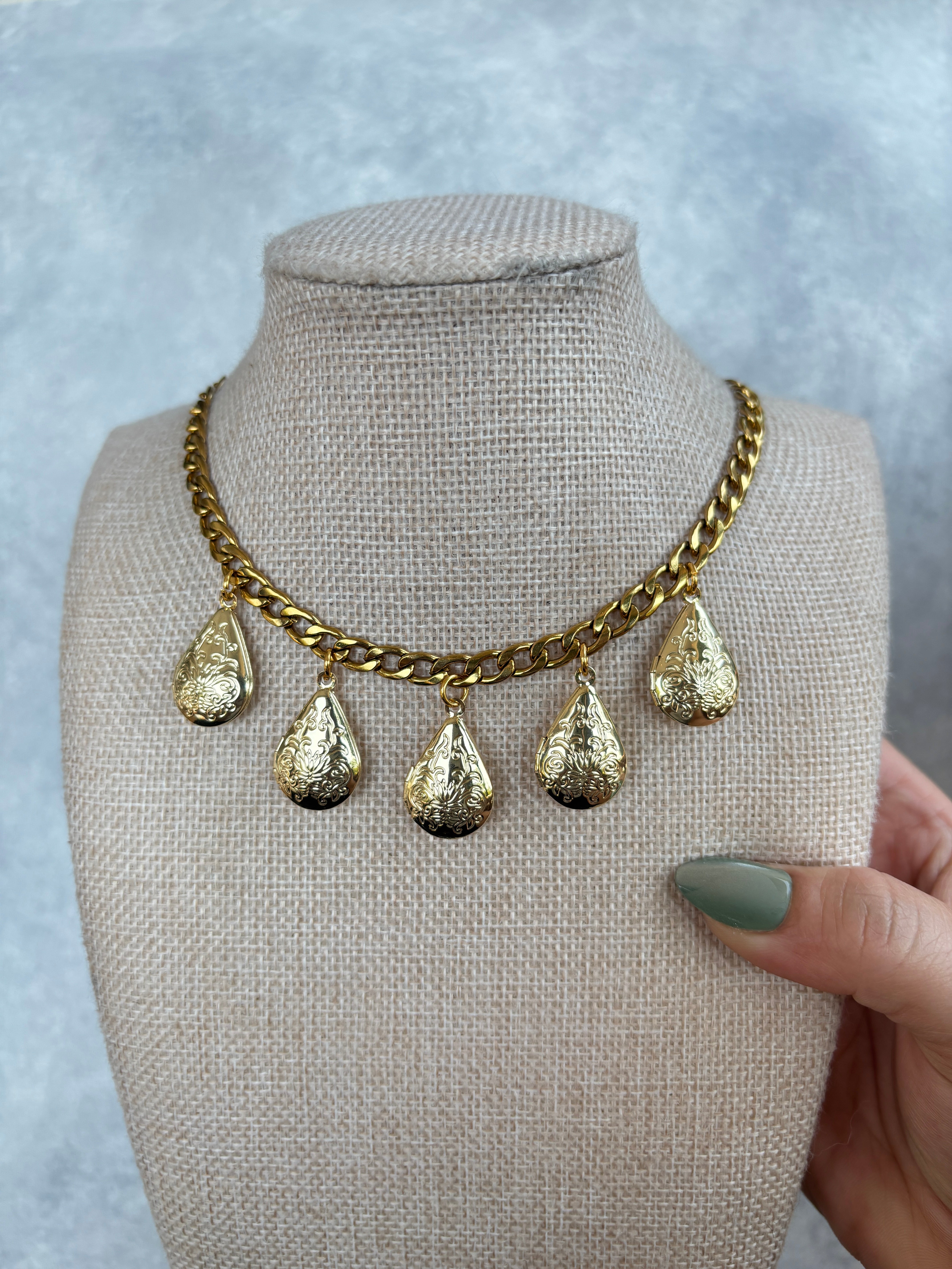 LOCKET CHARM NECKLACE