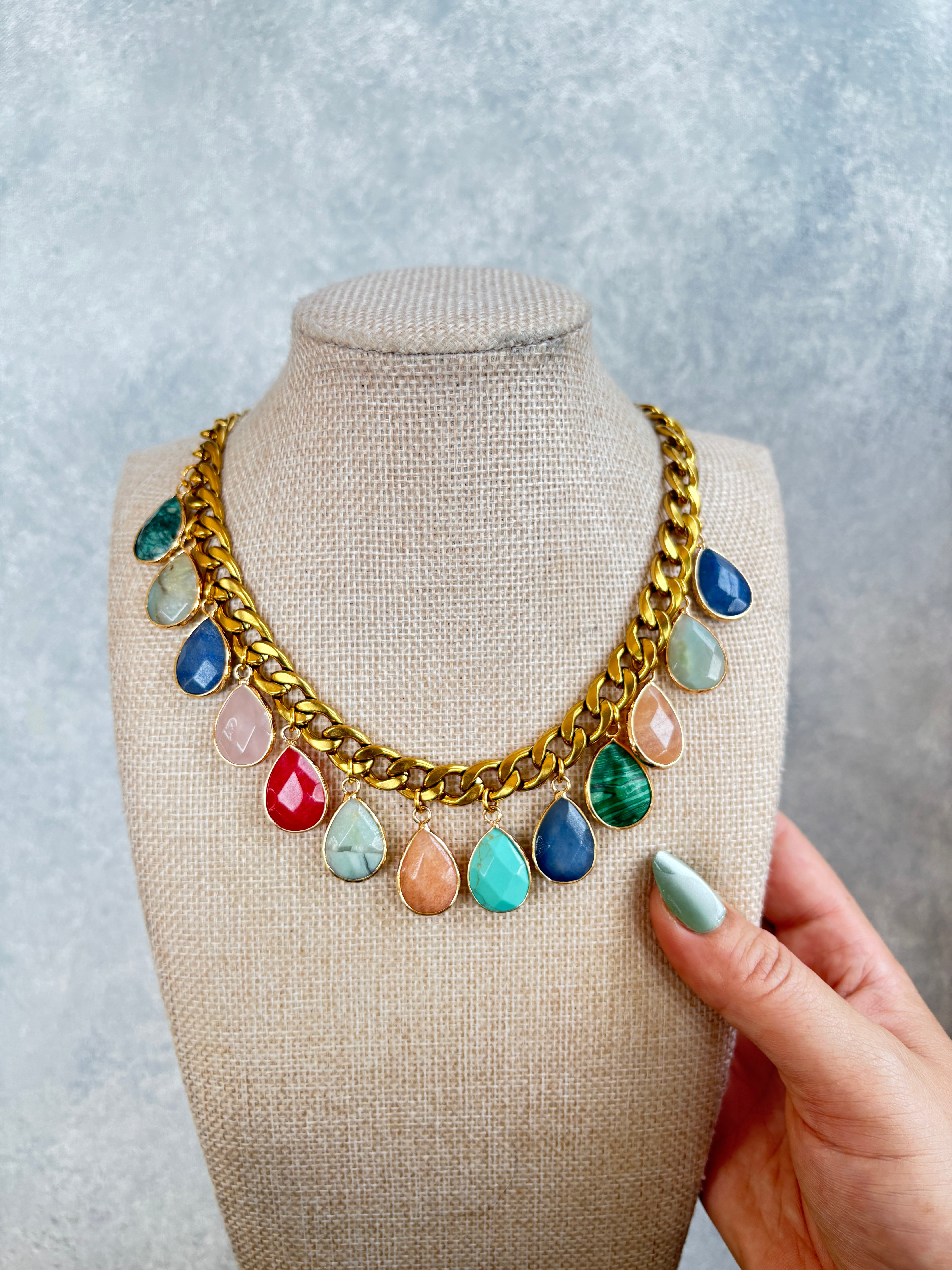 COLORFUL TEARDROPS NECKLACE