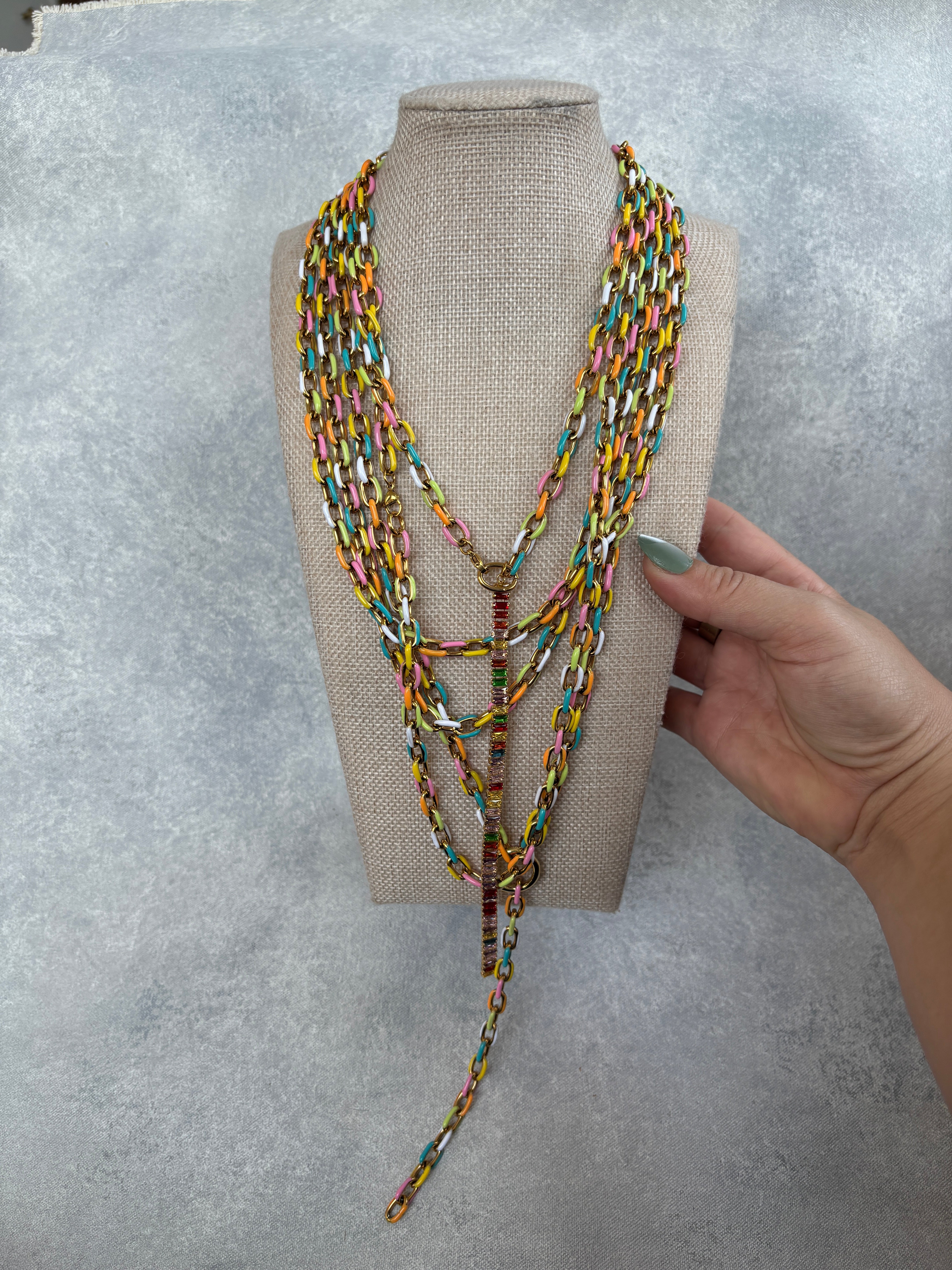 COLORFUL STATEMENT CHAIN STACK