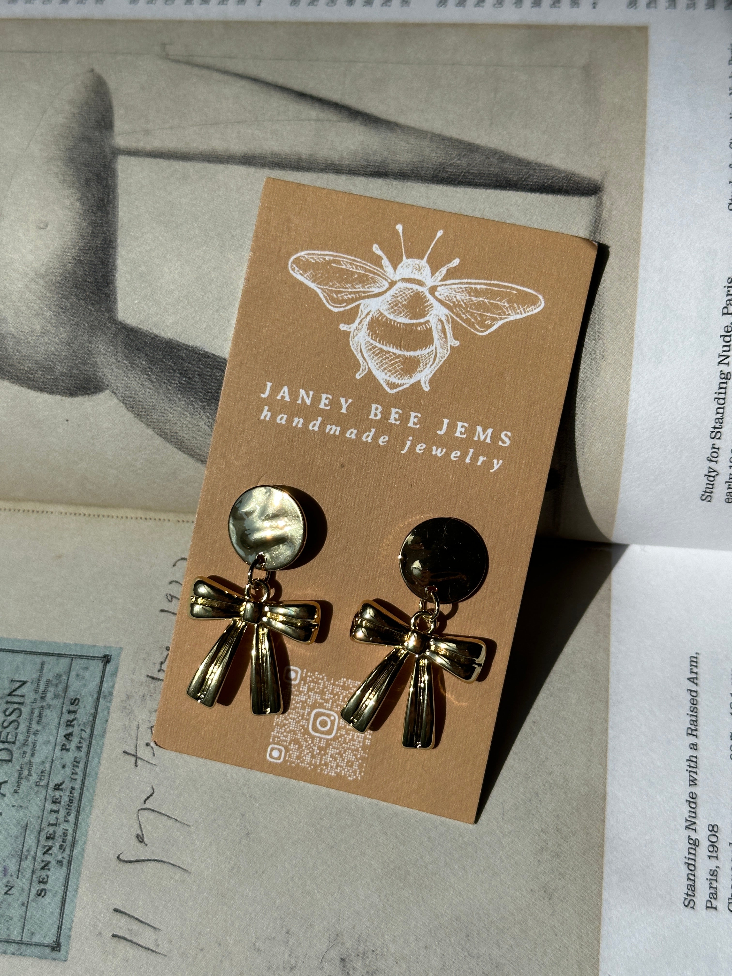 CHUNKY BOW DANGLES