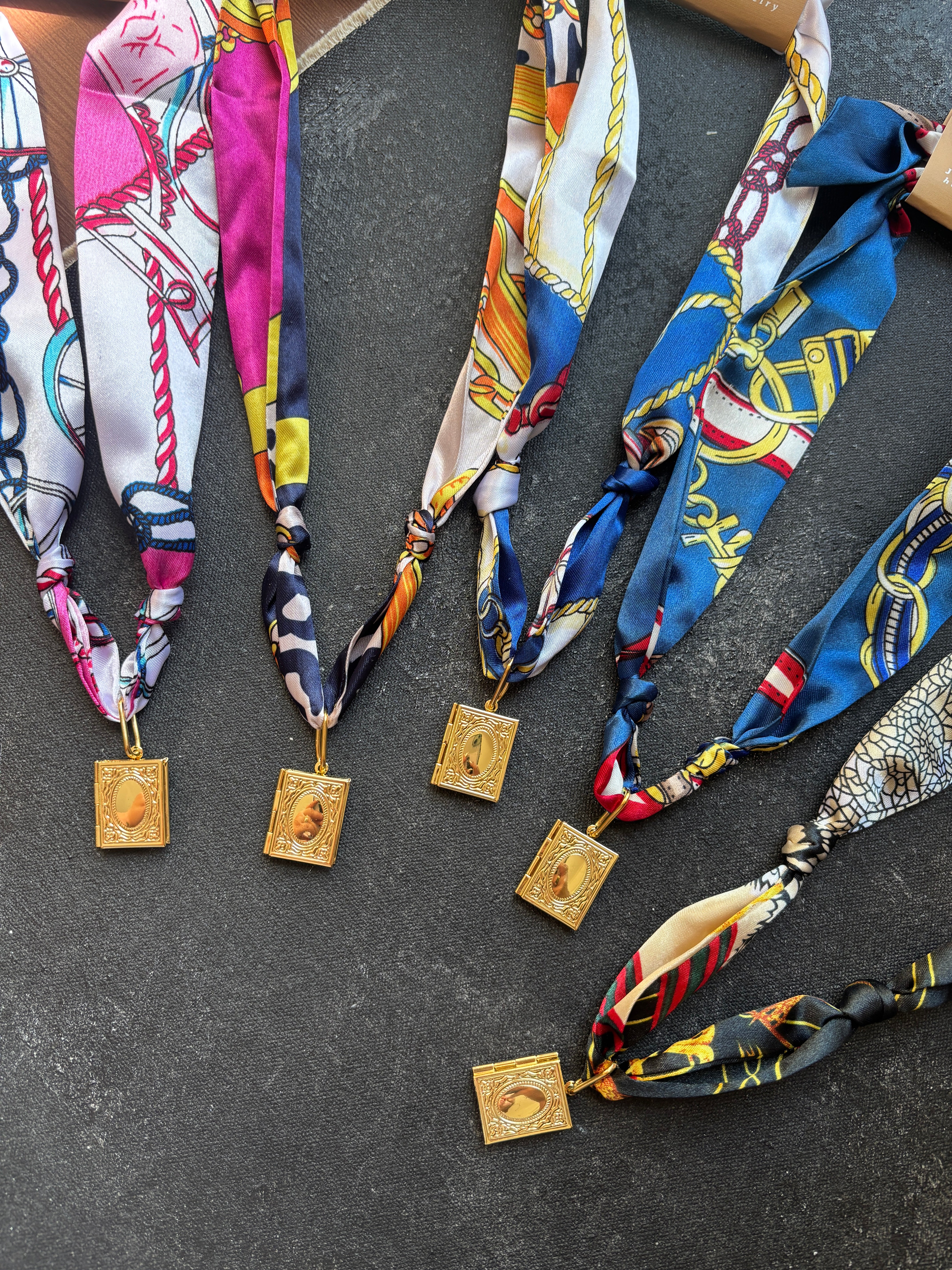 SQUARE LOCKETS