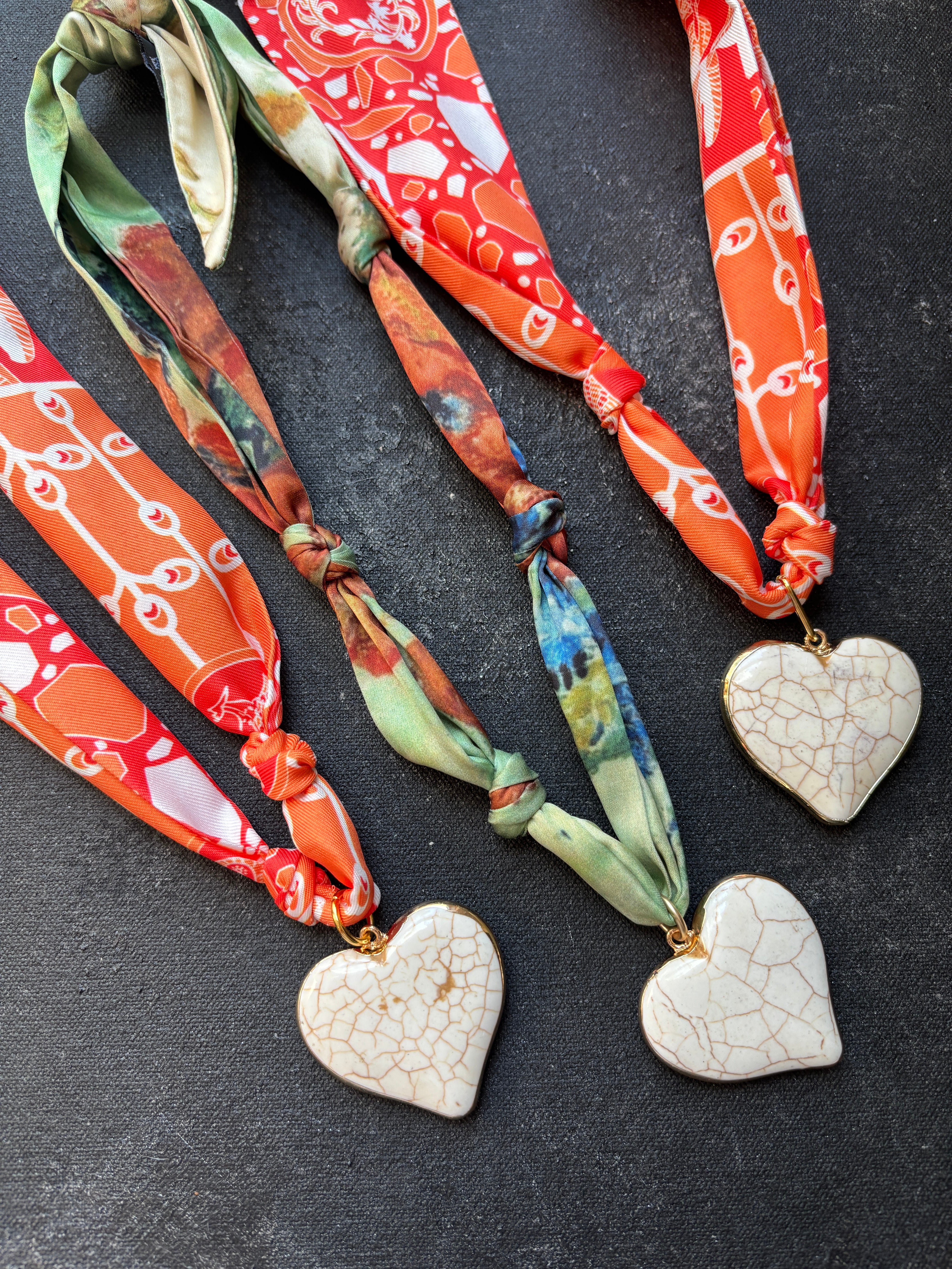 WHITE HOWLITE HEARTS
