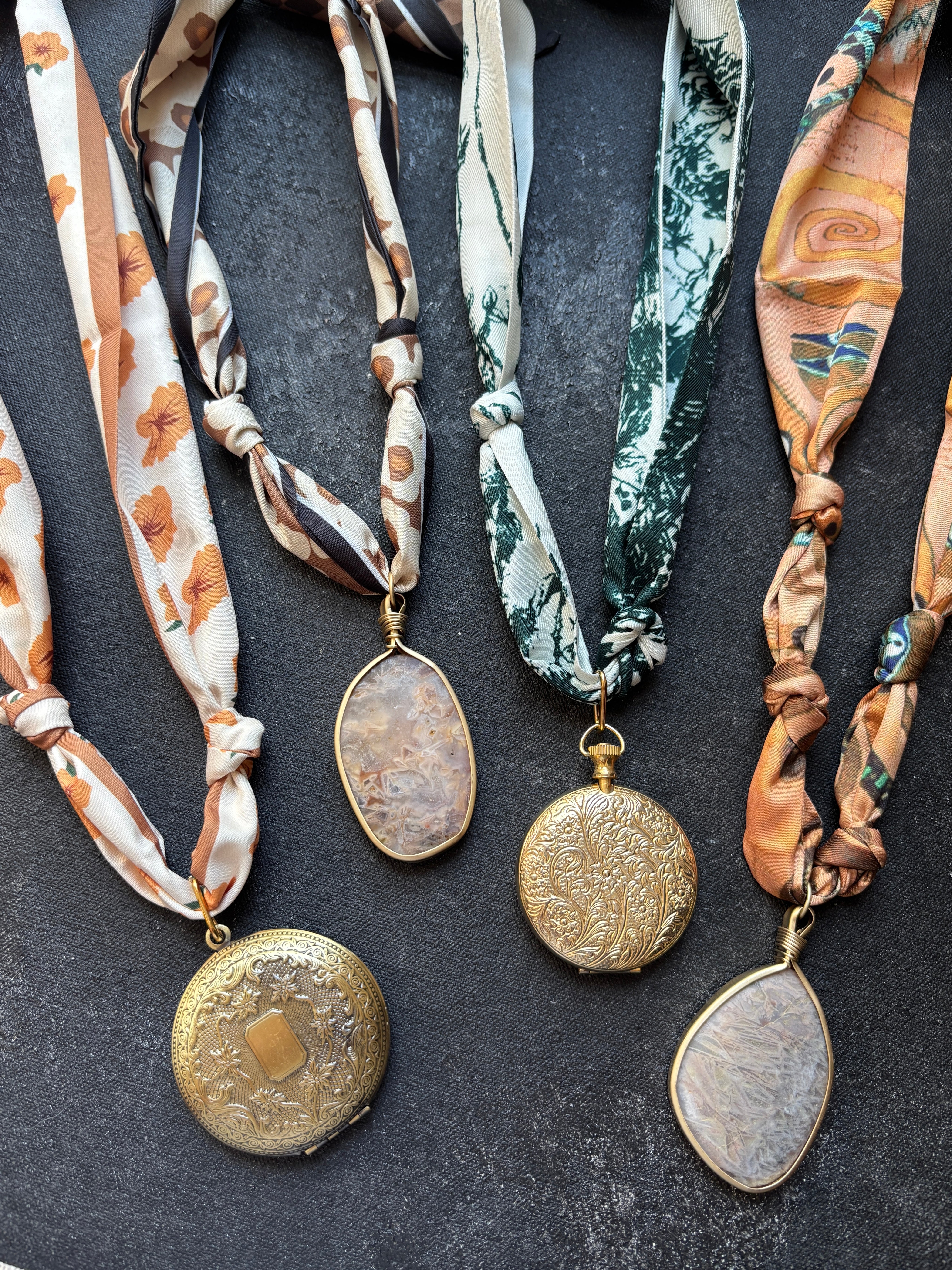 MIXED LOCKETS AND STONES