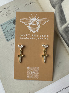 DAGGER DANGLES