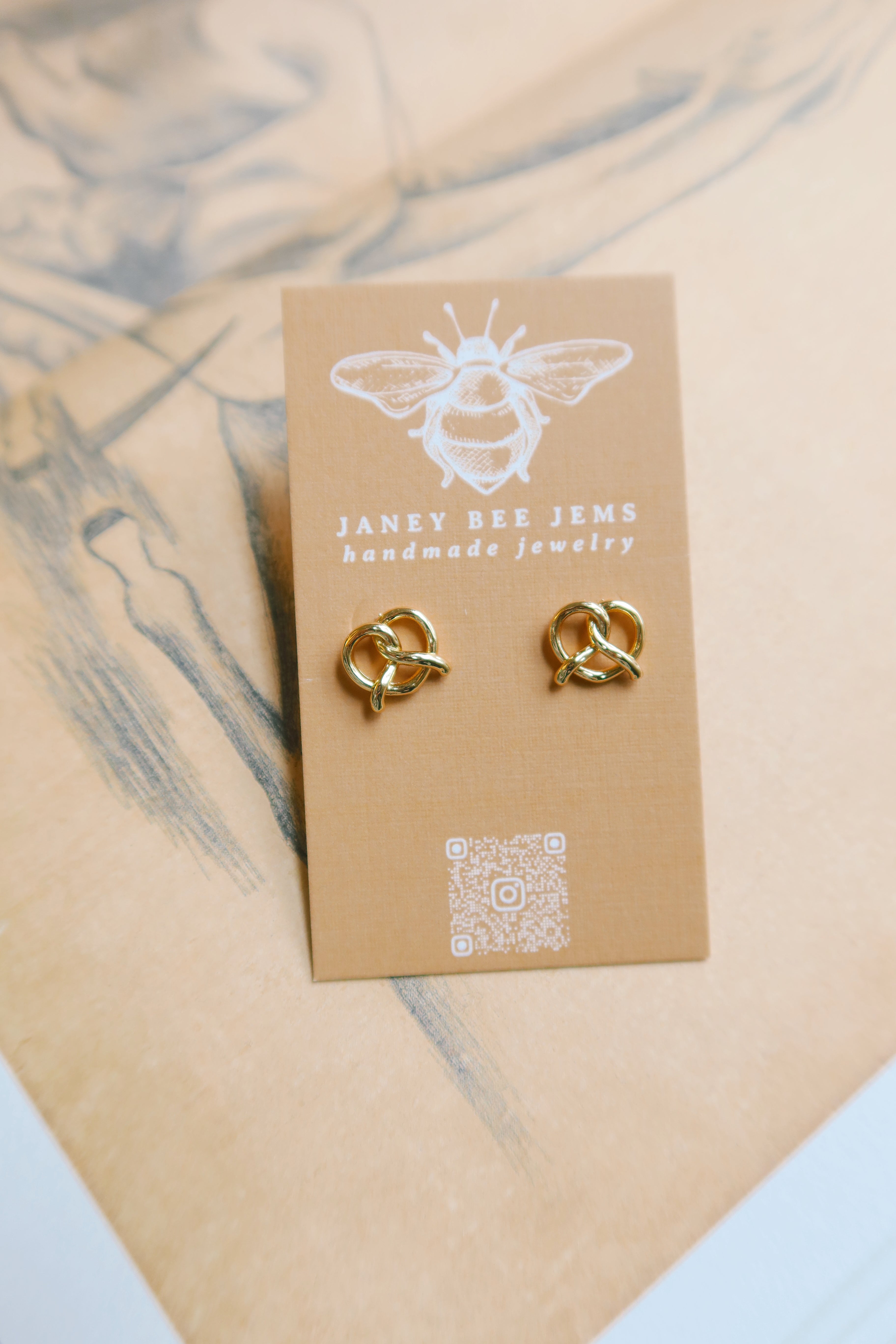 PRETZEL STUDS